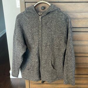 Calvin Klein wool/nylon gray sweater with pockets and hood